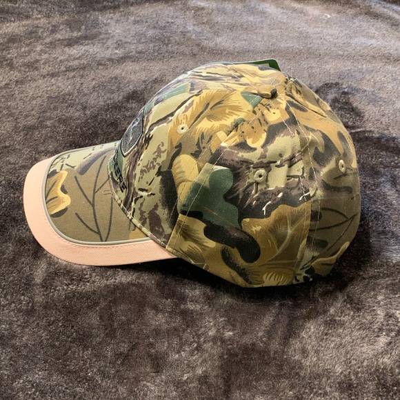 🆕 Ladies John Deere Camo w/ Reflective Trim Cap - Picture 2 of 6